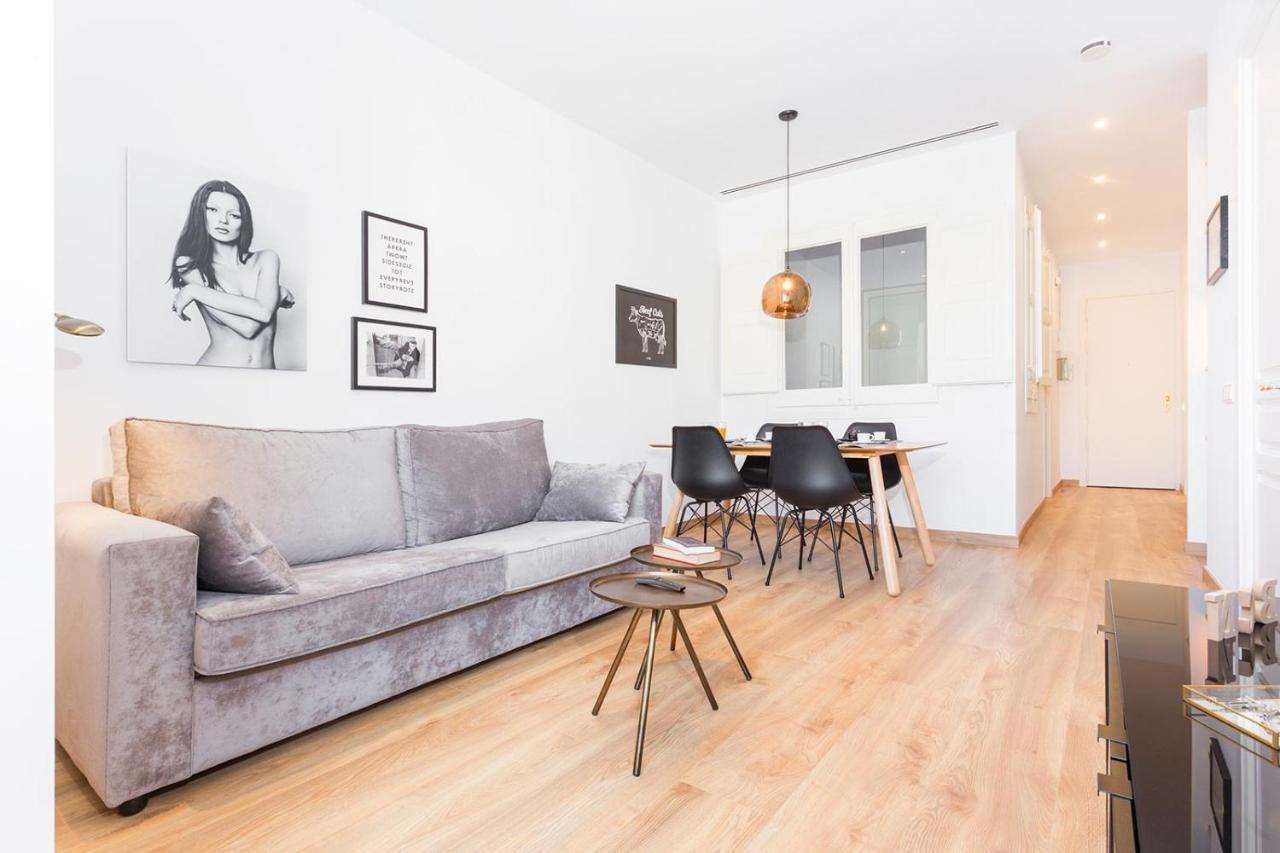 Cozy Apartment Close To Passeig De Gracia Barcelona Bagian luar foto