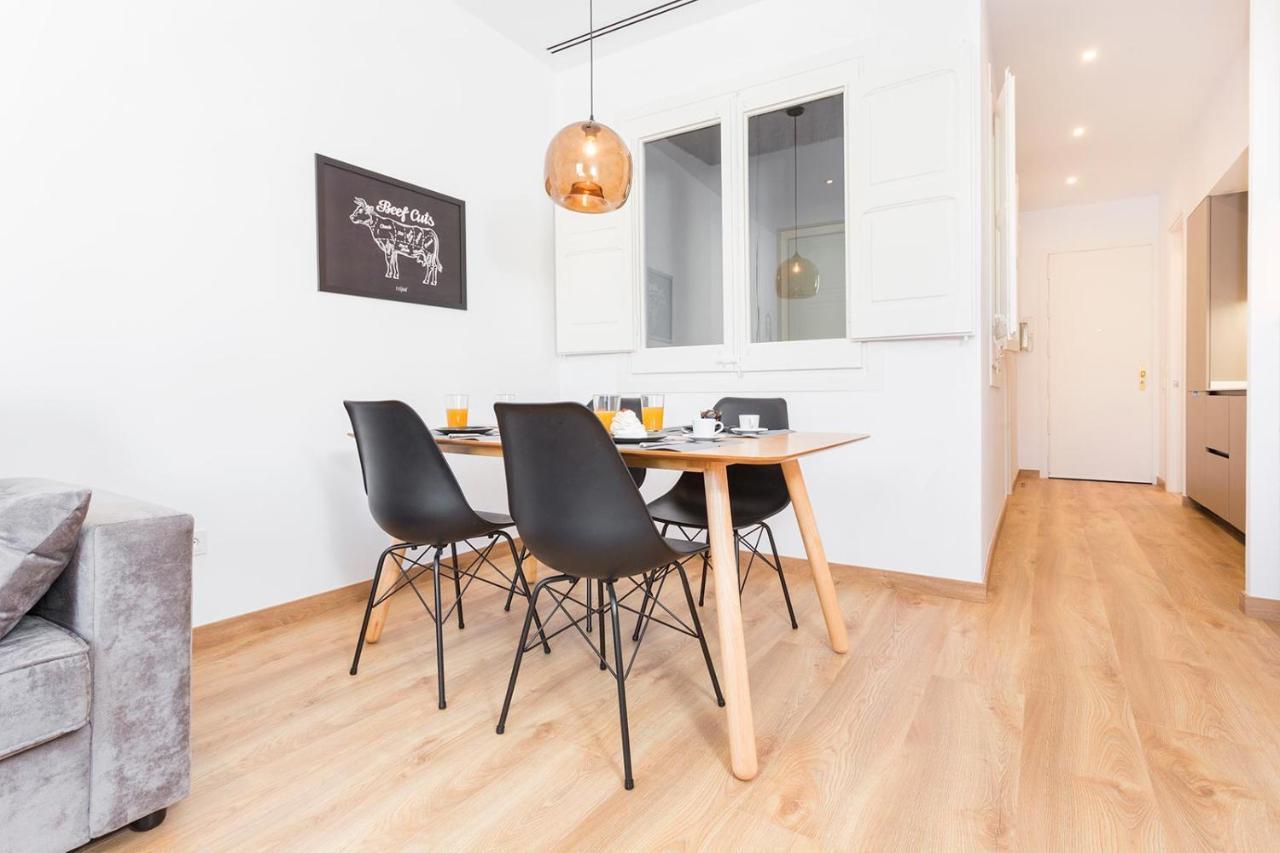 Cozy Apartment Close To Passeig De Gracia Barcelona Bagian luar foto