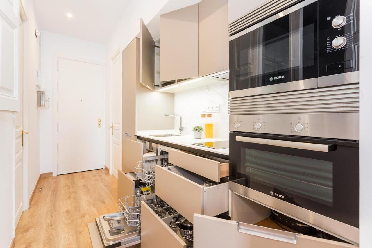 Cozy Apartment Close To Passeig De Gracia Barcelona Bagian luar foto