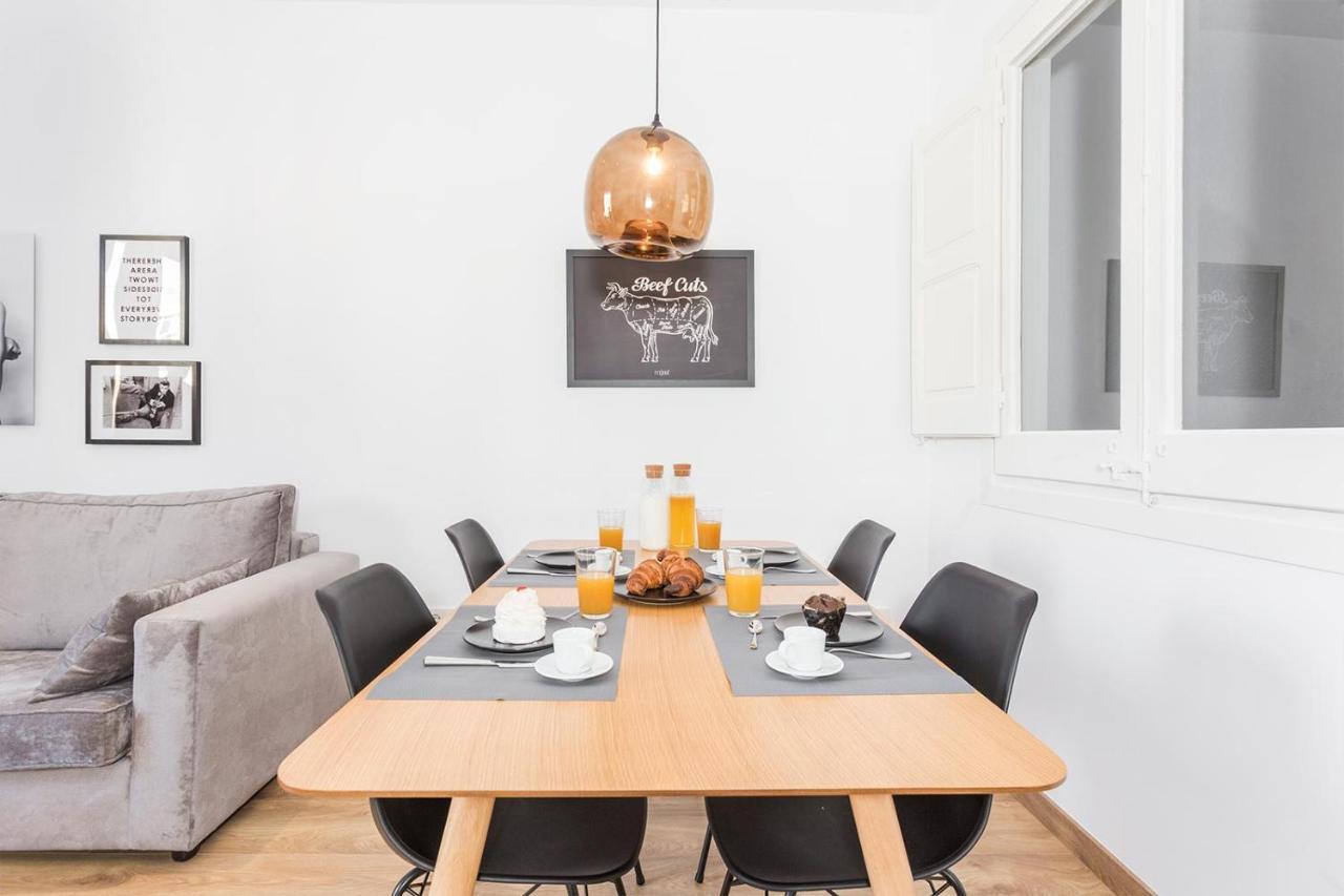 Cozy Apartment Close To Passeig De Gracia Barcelona Bagian luar foto