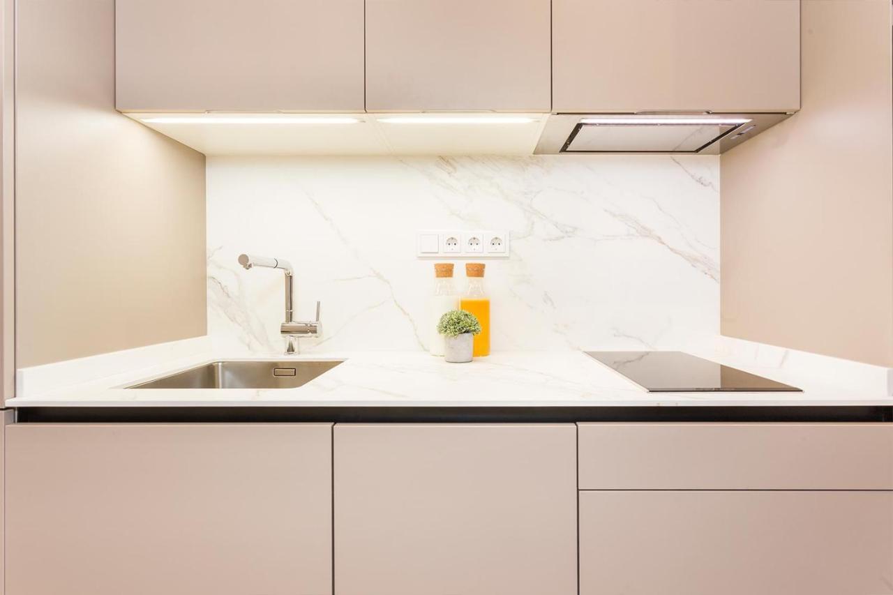 Cozy Apartment Close To Passeig De Gracia Barcelona Bagian luar foto