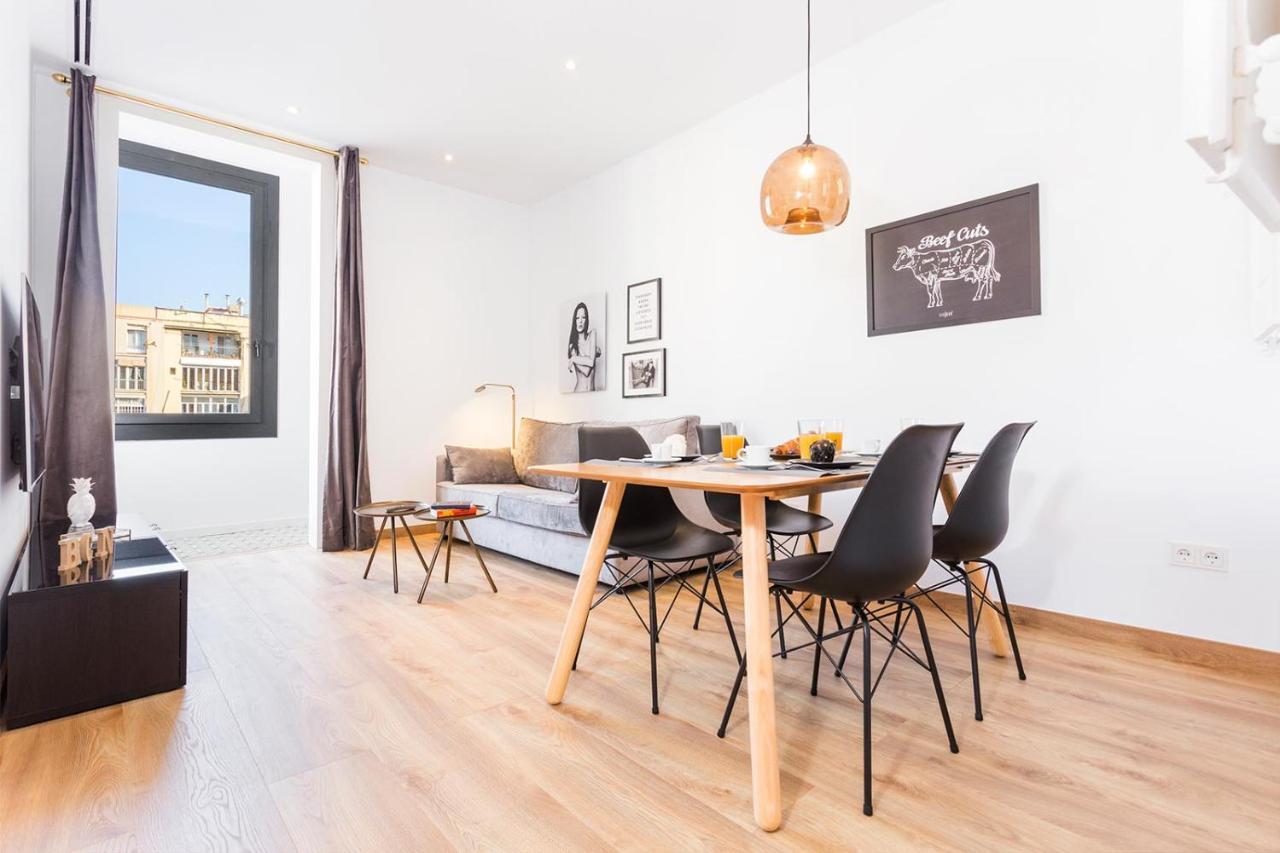 Cozy Apartment Close To Passeig De Gracia Barcelona Bagian luar foto