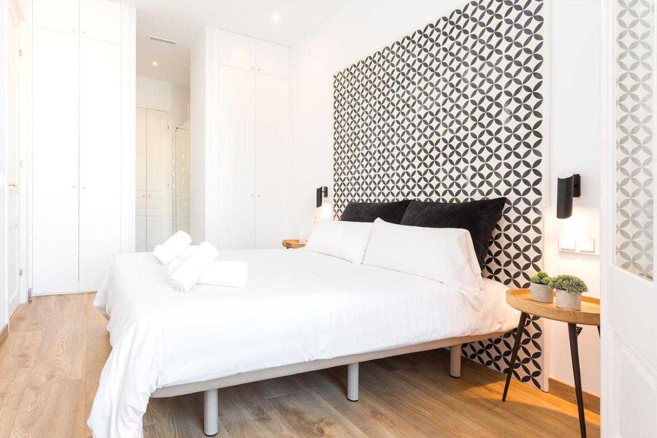 Cozy Apartment Close To Passeig De Gracia Barcelona Bagian luar foto