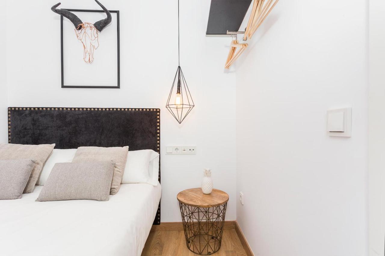 Cozy Apartment Close To Passeig De Gracia Barcelona Bagian luar foto