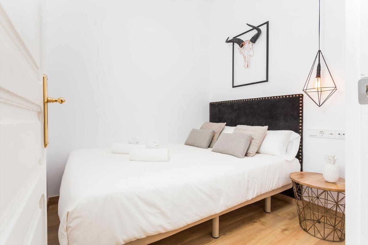 Cozy Apartment Close To Passeig De Gracia Barcelona Bagian luar foto