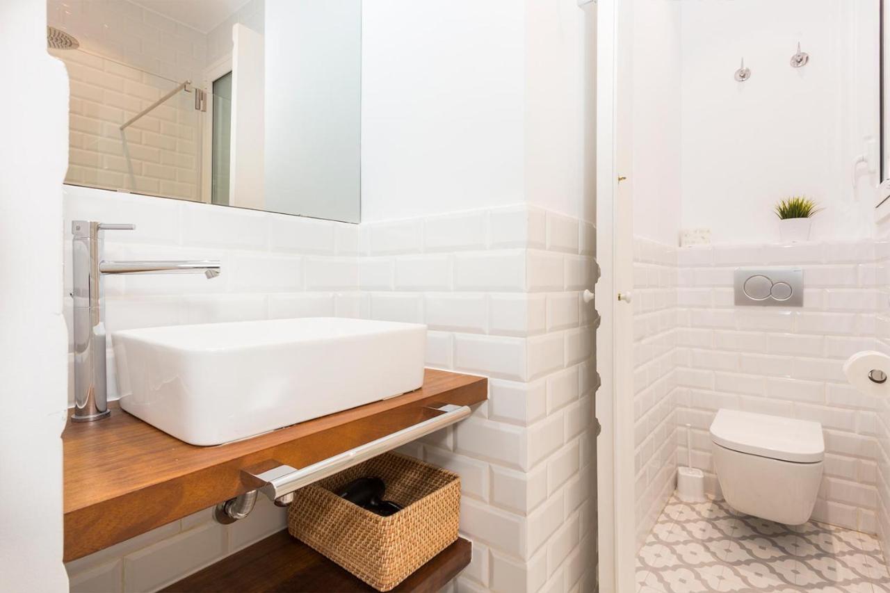 Cozy Apartment Close To Passeig De Gracia Barcelona Bagian luar foto